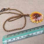 Collana con fiore vero di gaillardia Collana con fiore vero di Gaillardia