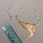 Collana con fiore vero di nerine