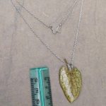Collana con foglia vera di brunnera Collana con foglia vera di brunnera