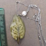 Collana con foglia vera di arum Collana con foglia vera di arum